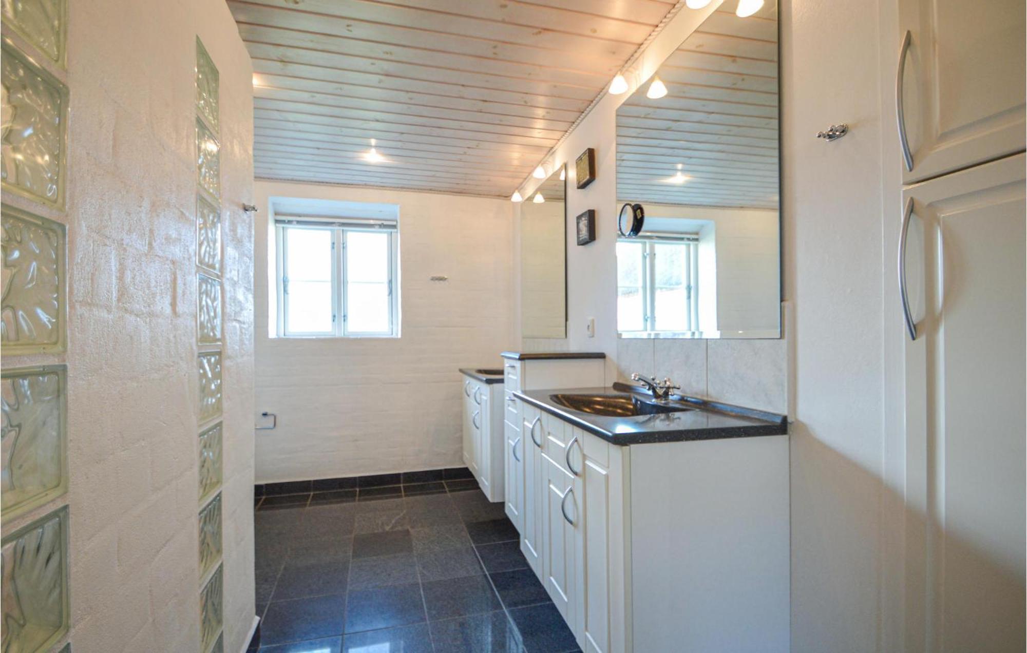 Awesome Home In Bredebro With Kitchen Ballum Zewnętrze zdjęcie