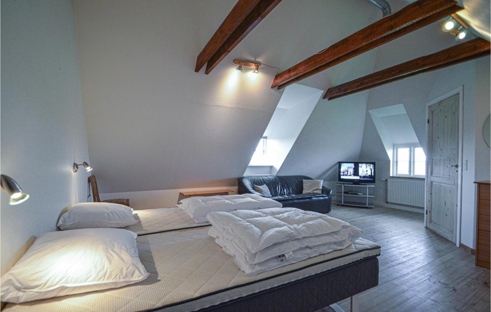 Awesome Home In Bredebro With Kitchen Ballum Zewnętrze zdjęcie