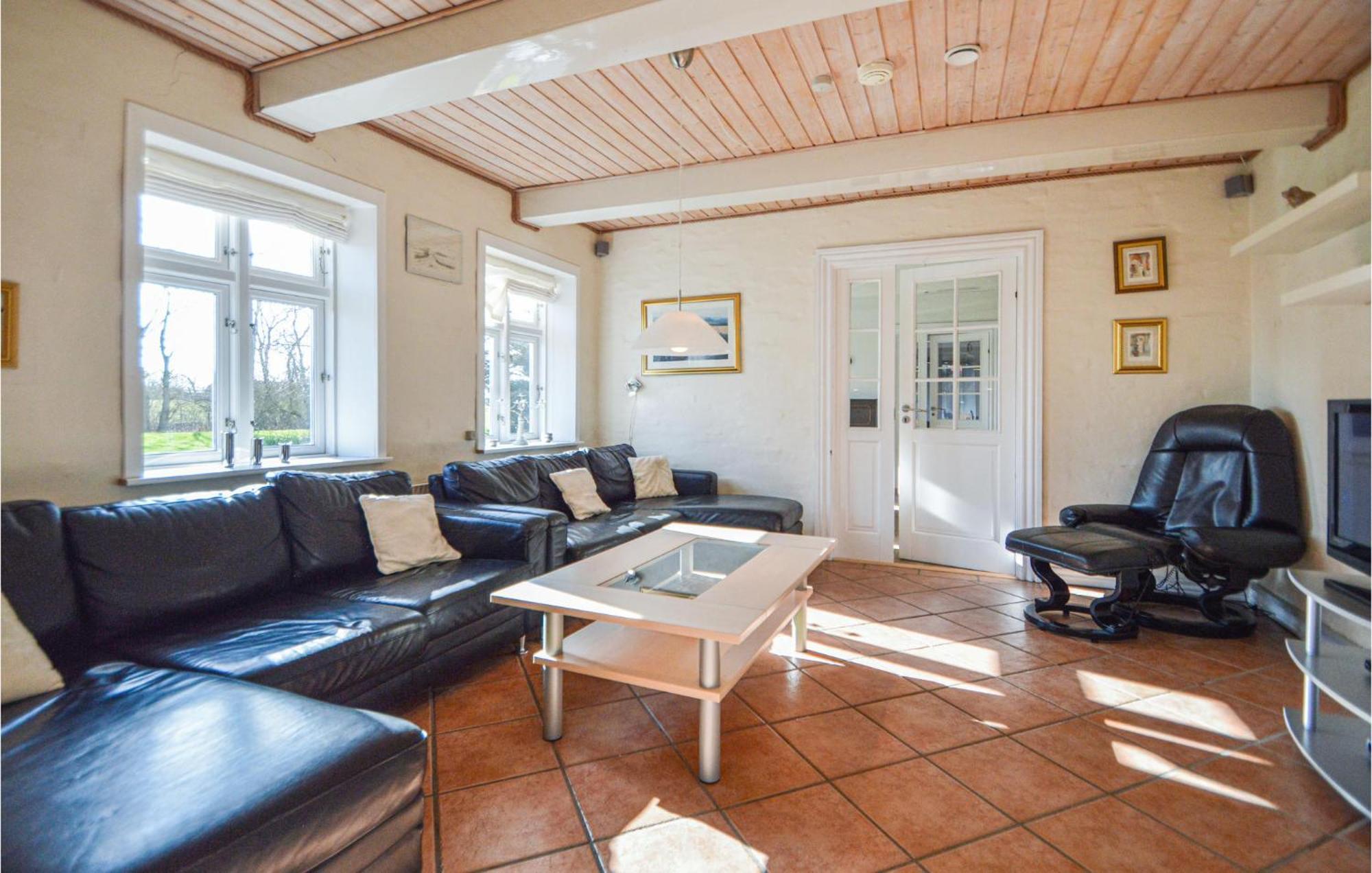 Awesome Home In Bredebro With Kitchen Ballum Zewnętrze zdjęcie