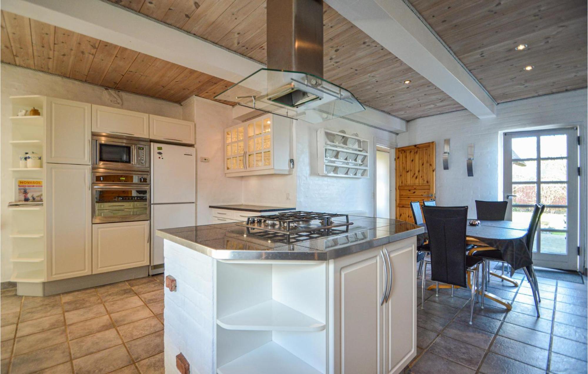 Awesome Home In Bredebro With Kitchen Ballum Zewnętrze zdjęcie